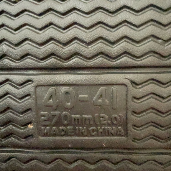 Cozy Black Slippers with Faux Fur Lining - Picture 3 of 4